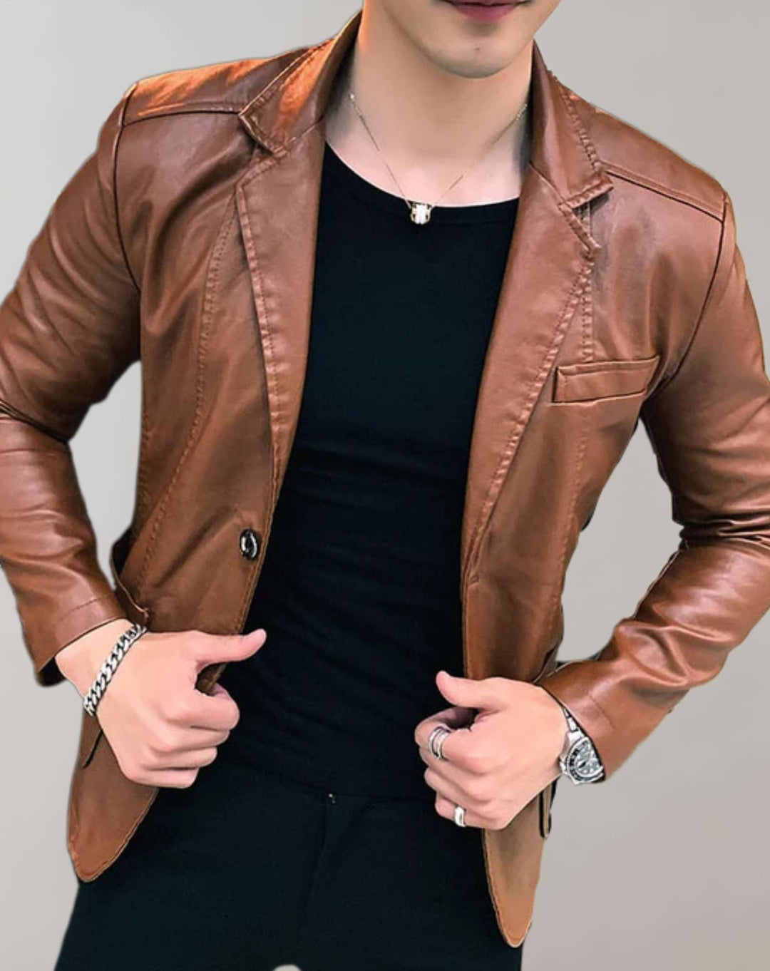 Allie -  lässige Slim-Fit-Lederjacke mit Taschen und Knopfverschluss